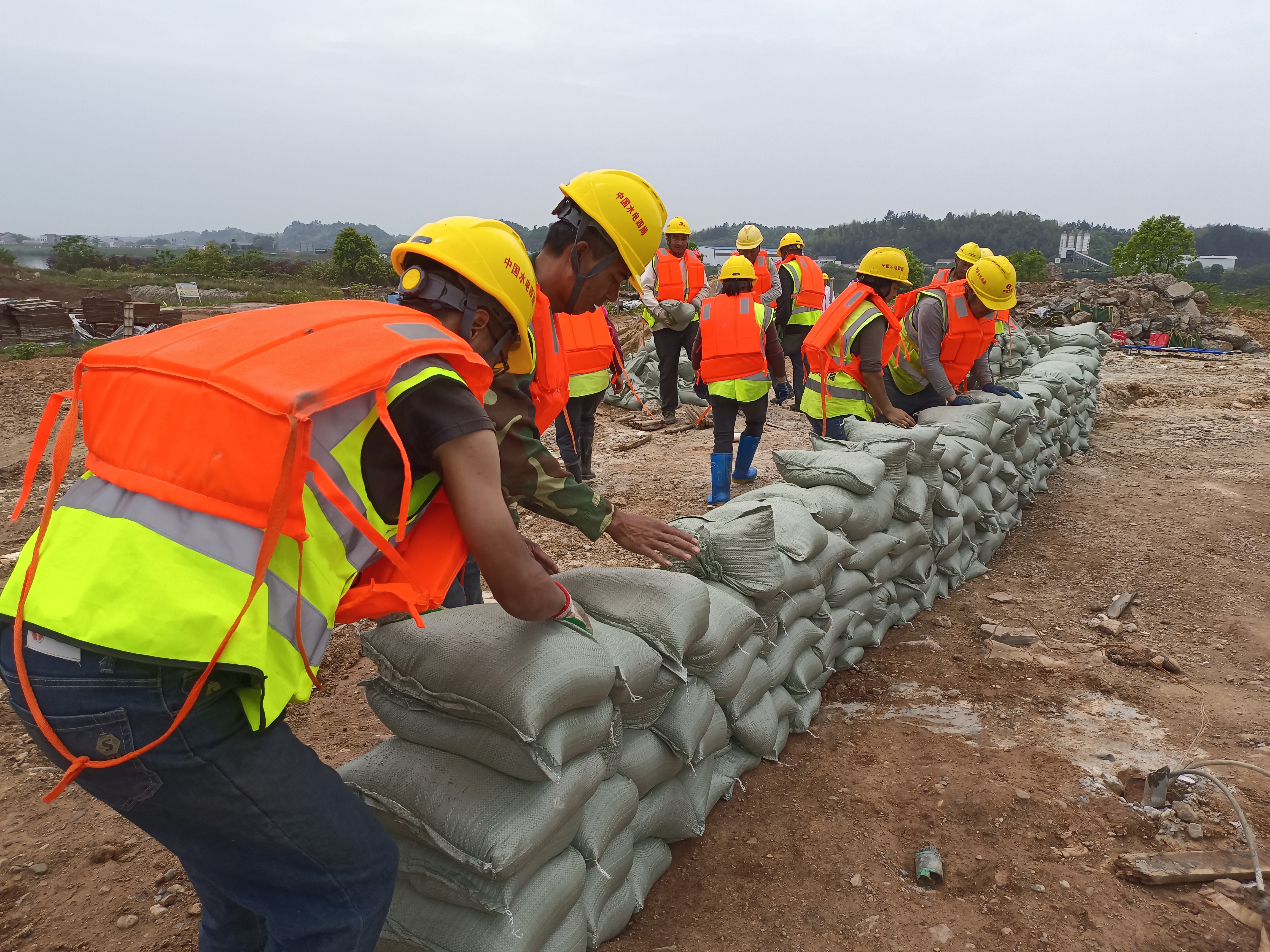 以“演”促防，以“練”備戰(zhàn)！株洲航電 擴機項目開展防汛搶險救災應急演練
