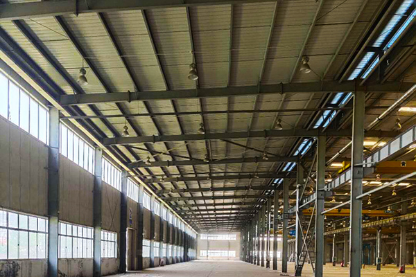 通遼鋼結構廠家進行加固時遇到下雨天怎么辦