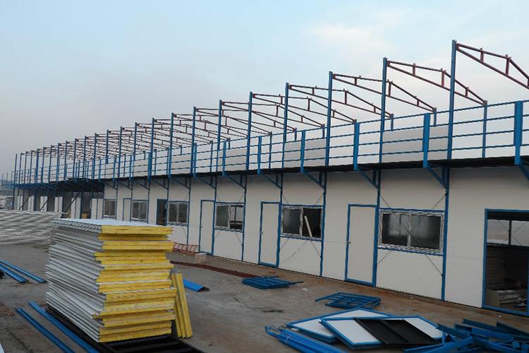 呼和浩特彩板廠嚴(yán)密把控夏季安全生產(chǎn) 提升工作環(huán)境保障